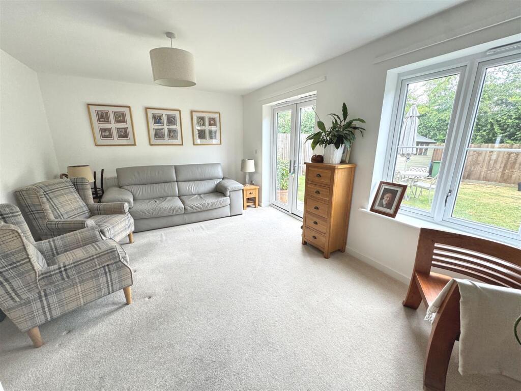 Sitting room 2.jpg