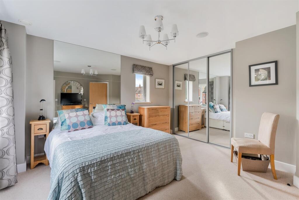 MULBERYY CLOSE (26).jpg