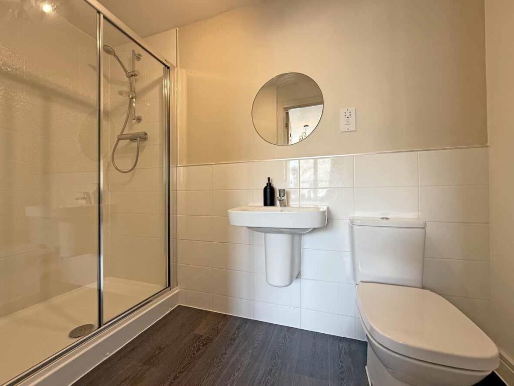 Ivy Drive 27 - En-Suite.jpg