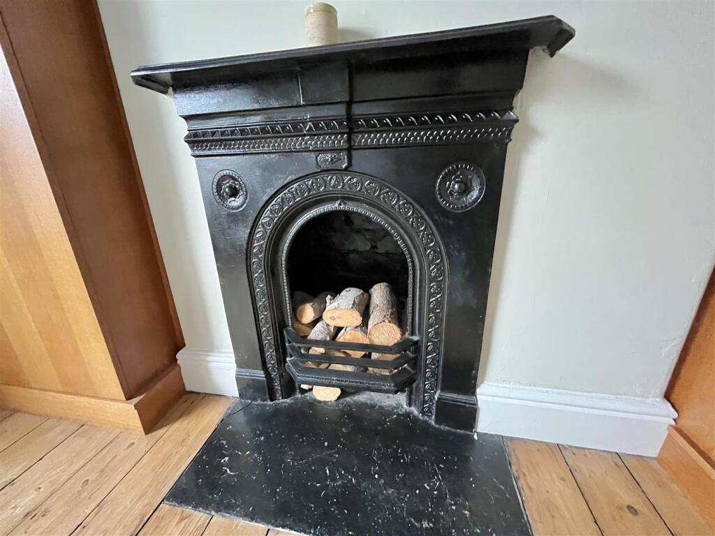 Bed 1 - Fireplace Feature