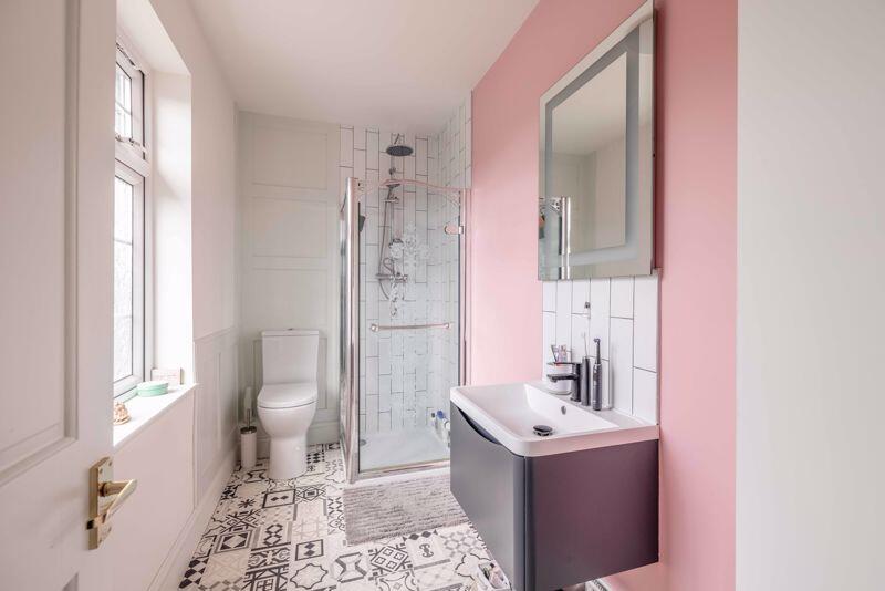 Ensuite Shower room