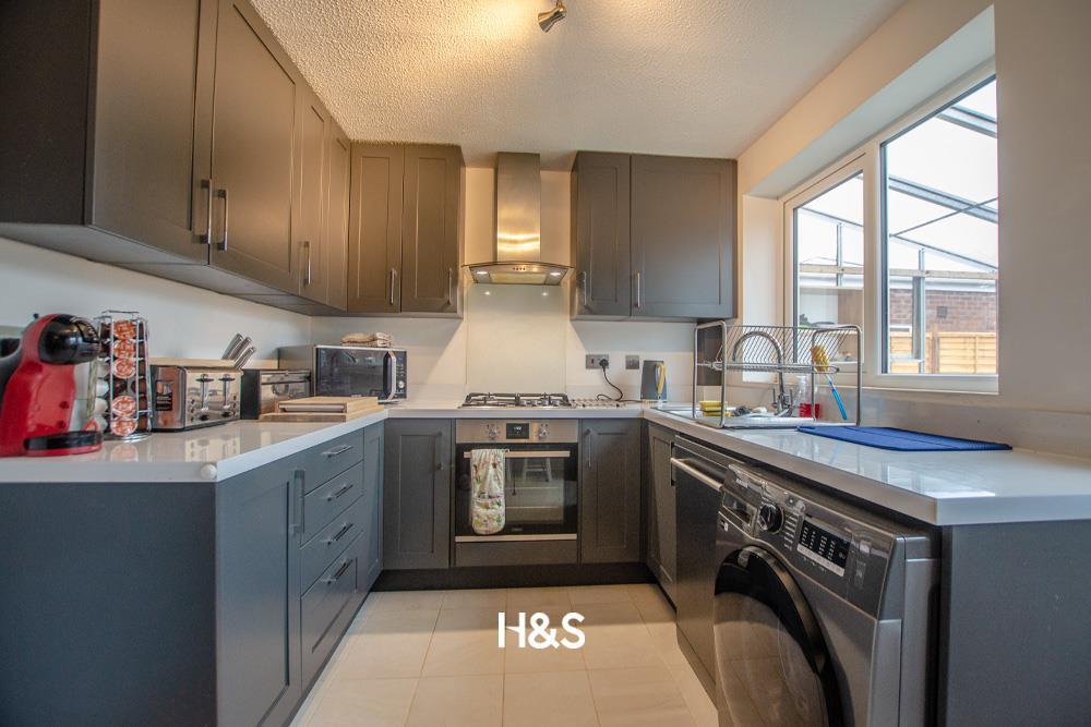 20 deanbrook close kitchen..jpg