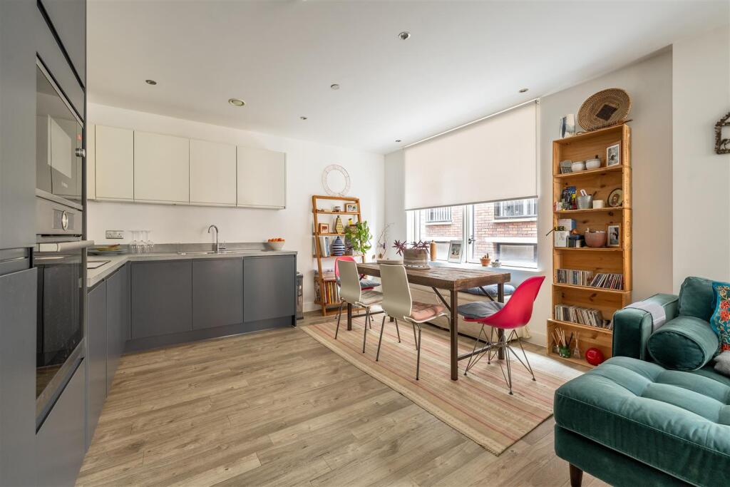 Adansbeck Court, E3