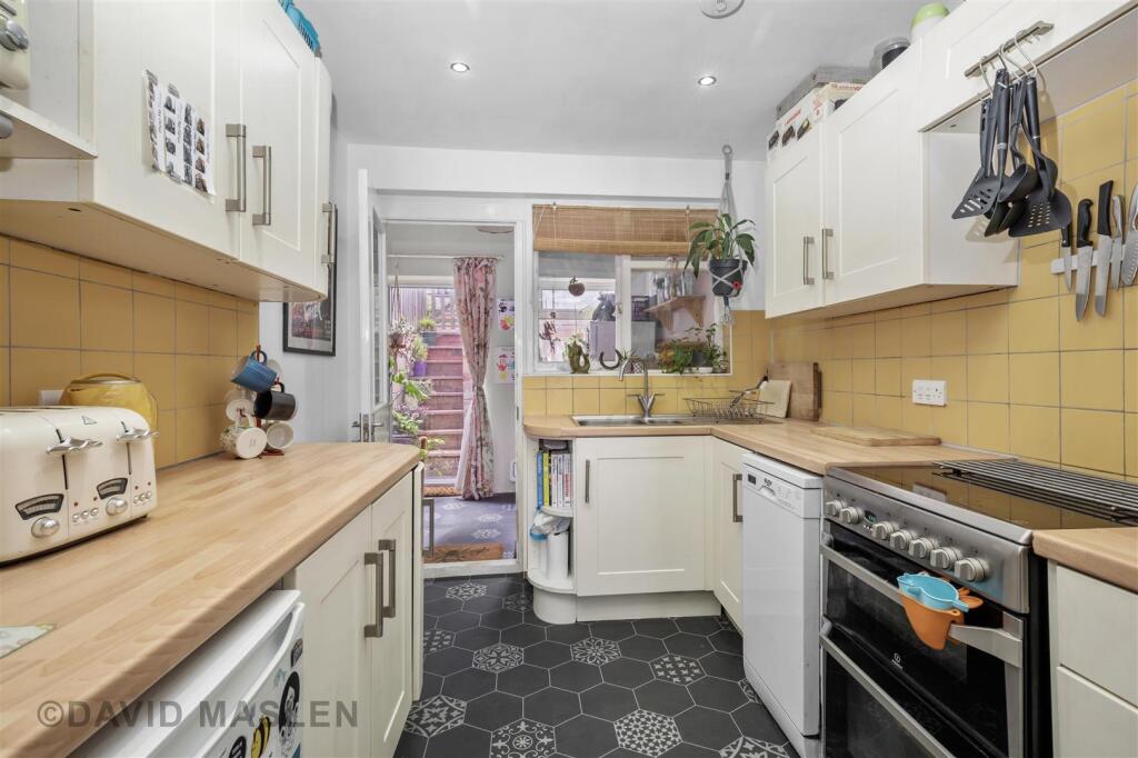 Kitchen (2).jpg