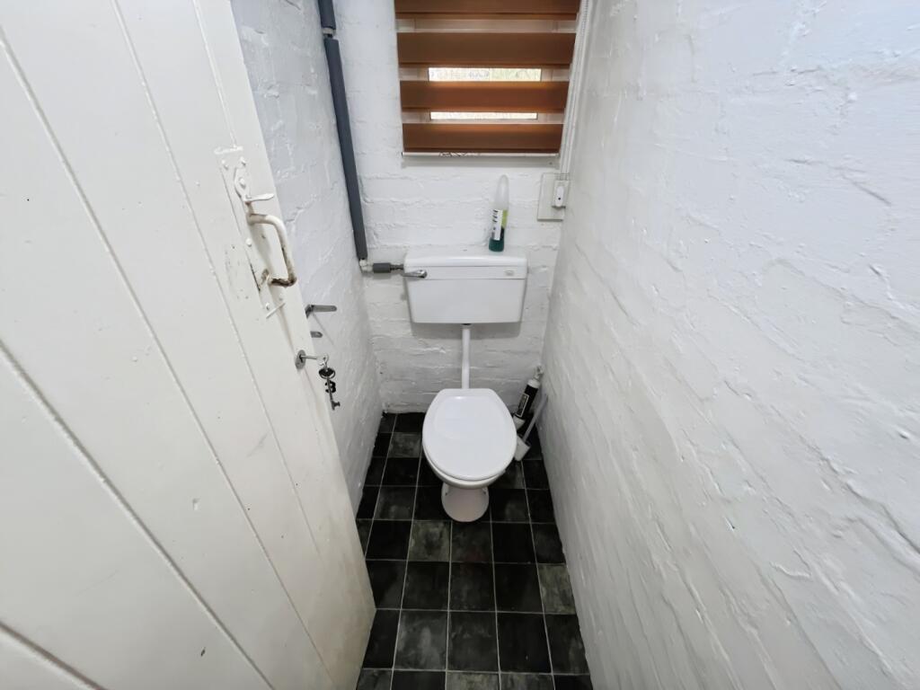 pbox-bathroom-329519.jpg