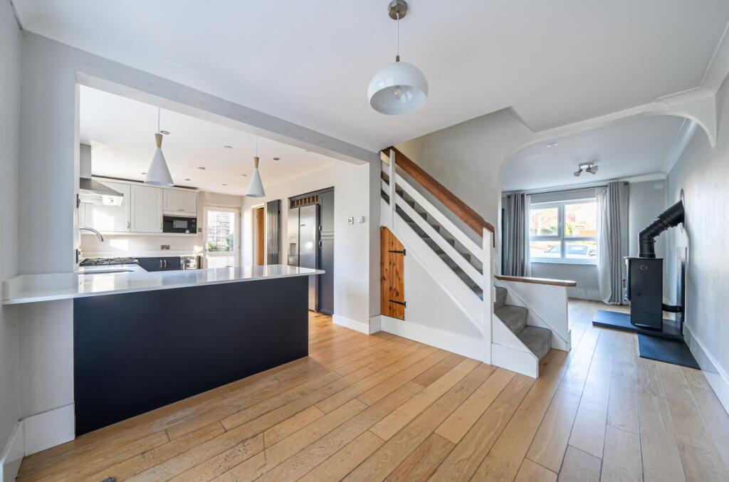 29 Harmans Way, Weedon
