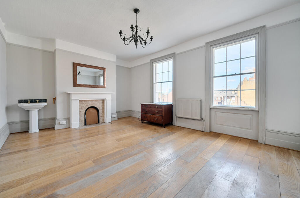 1297044-12-682ca7...