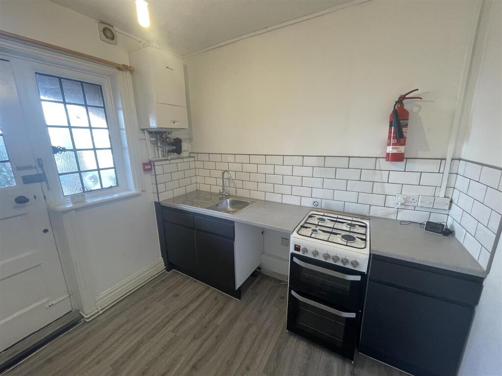 Kitchen 1.jpeg