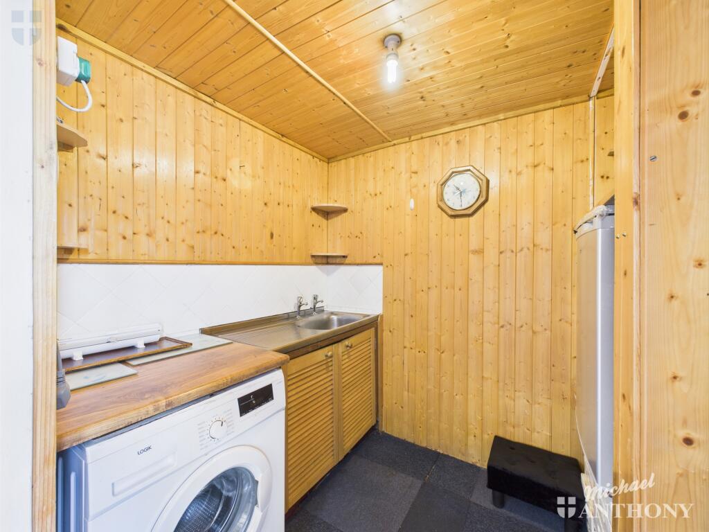 CAM03218G0-PR0688-STILL001