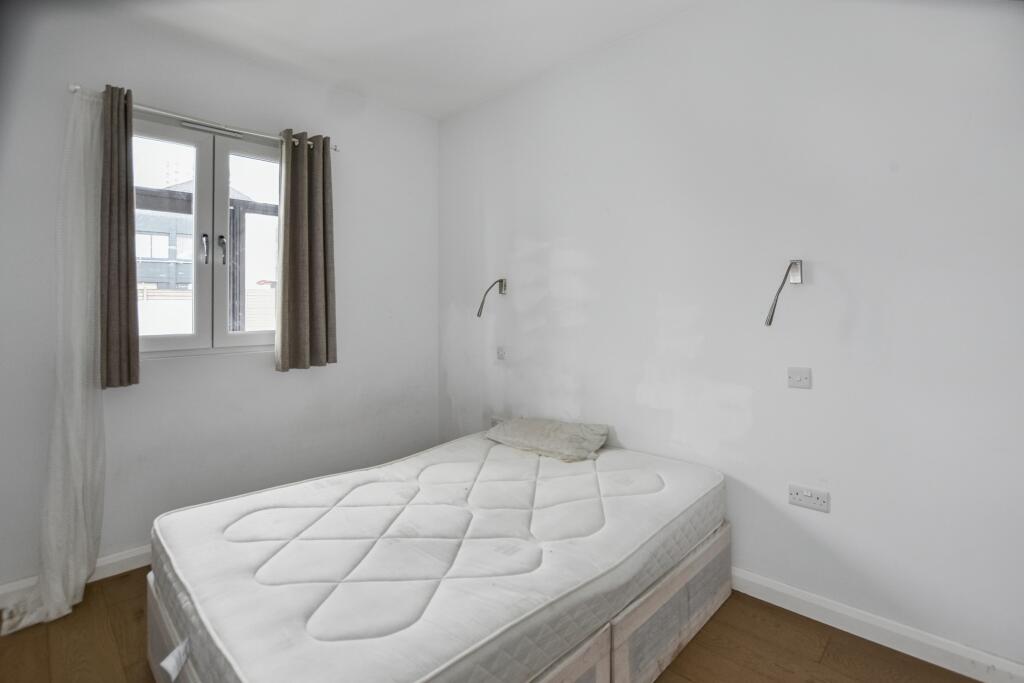 124 Blackwall Lane, Greenwich, London, SE10 0SP