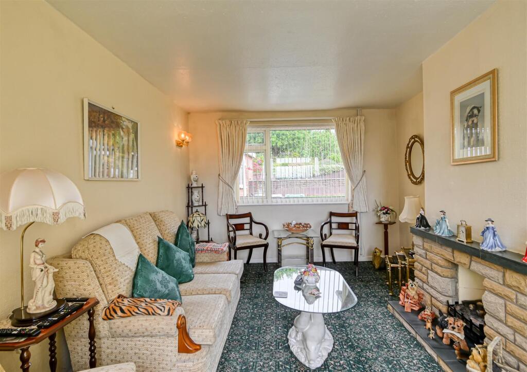 40 Ludlow Road-6.jpg
