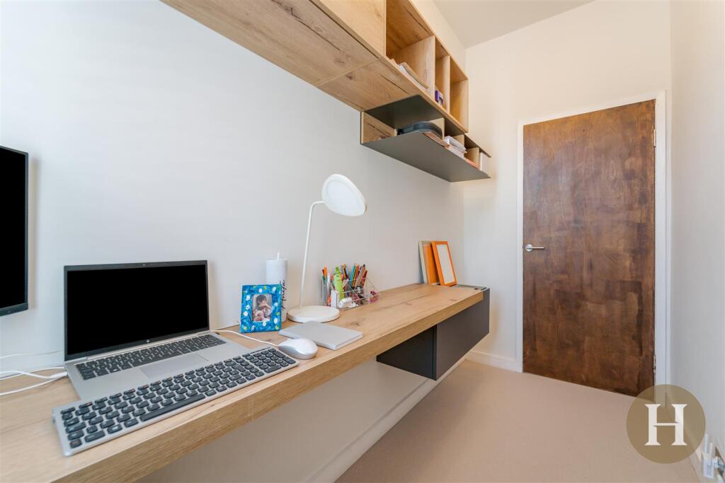 Hadleigh Estate Agents-36.jpg