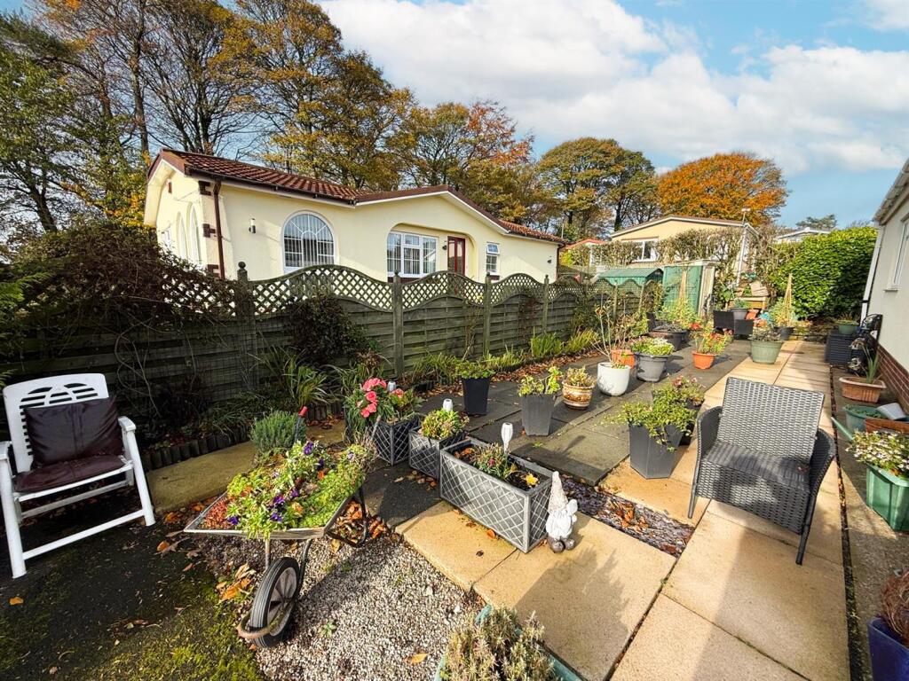 2 bed park home. Silsden