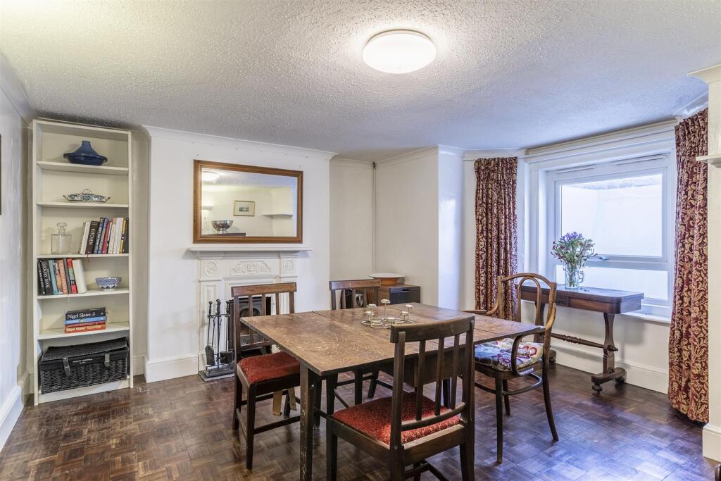 Sitting / Dining Room