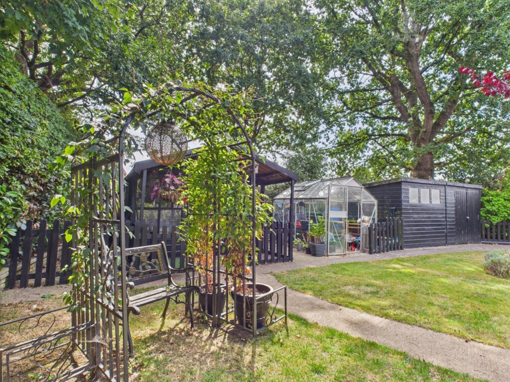 CAM03640G0-PR0056-STILL037