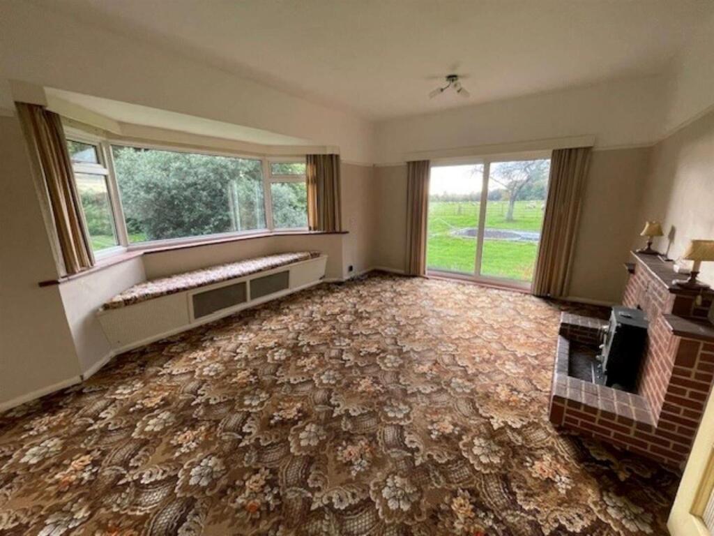 Scott's sitting room photo-1920.jpg