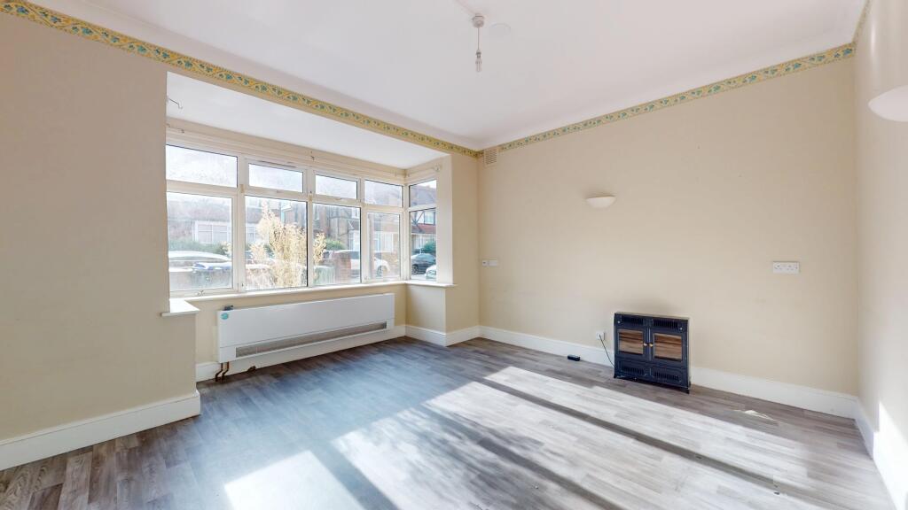 4 &amp; 6 Rosswood Gardens, Wallington SM6 8QZ
