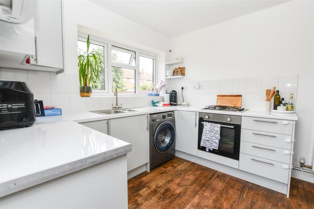 Kitchen 1.jpg