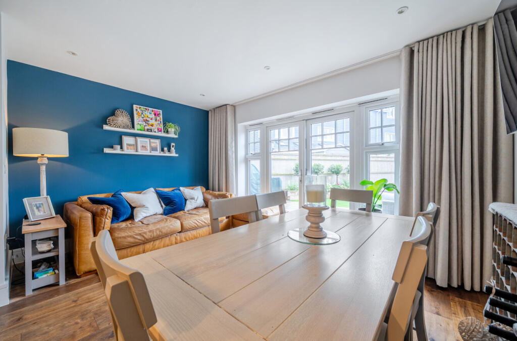 1348480-6-68b875d...