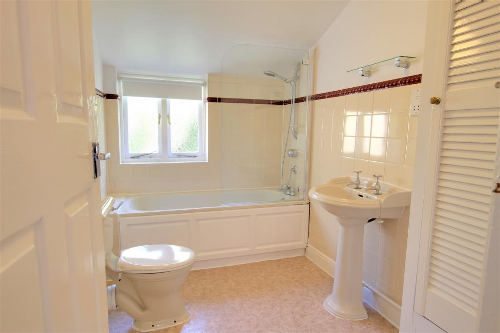 5 bathroom.jpg