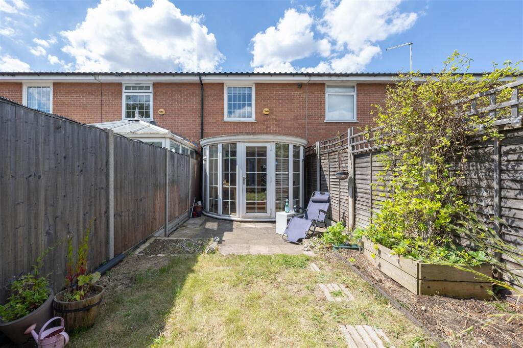 Greenstone Mews, E11