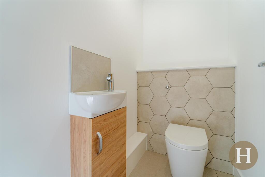 Hadleigh Estate Agents-23.jpg