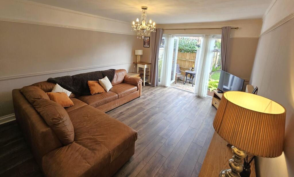 52A coro - Lounge pic3.jpg