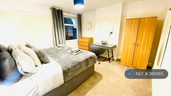 Bedroom 2 With Dressing Table/Desk