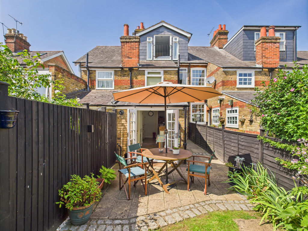 CAM01354G0-PR0572-STILL021