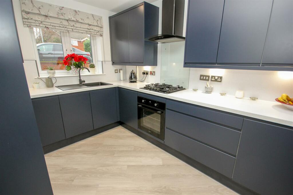 Kitchen 1.jpg