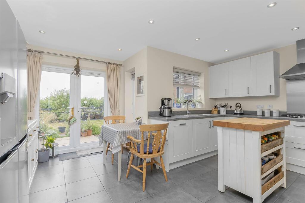 4 Buttercup Close, Lutterworth (9).jpg