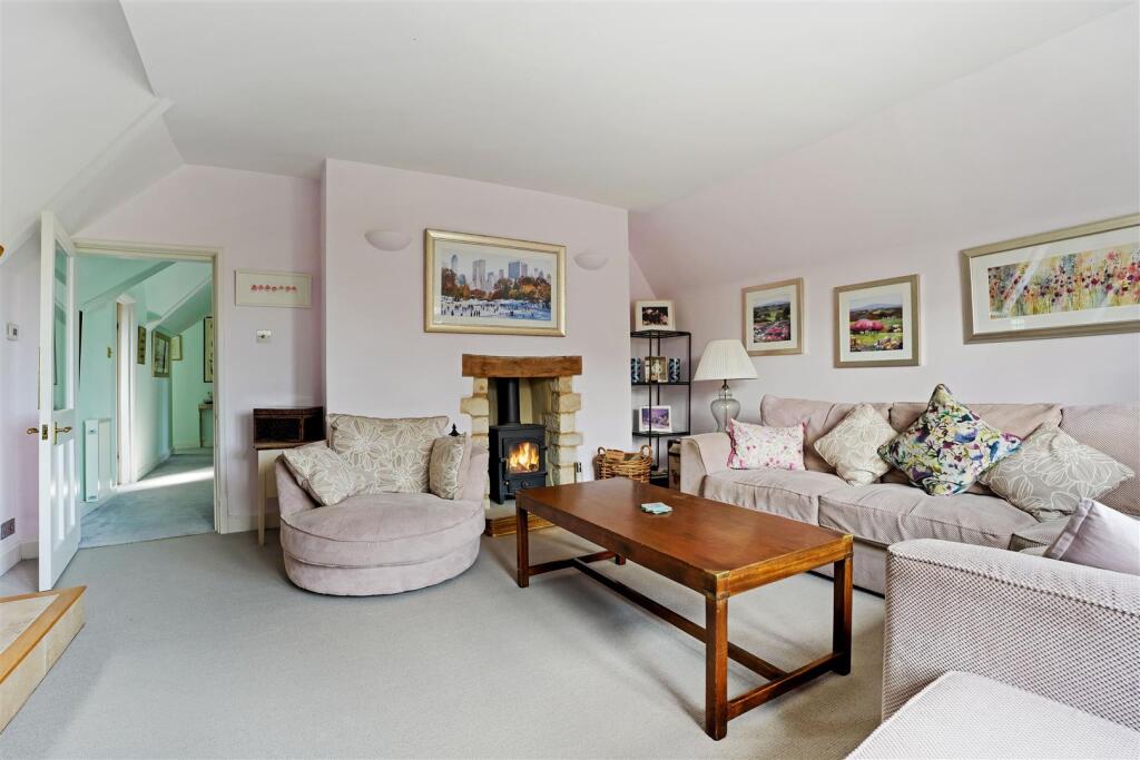 Flat 5 - Sitting Area 2