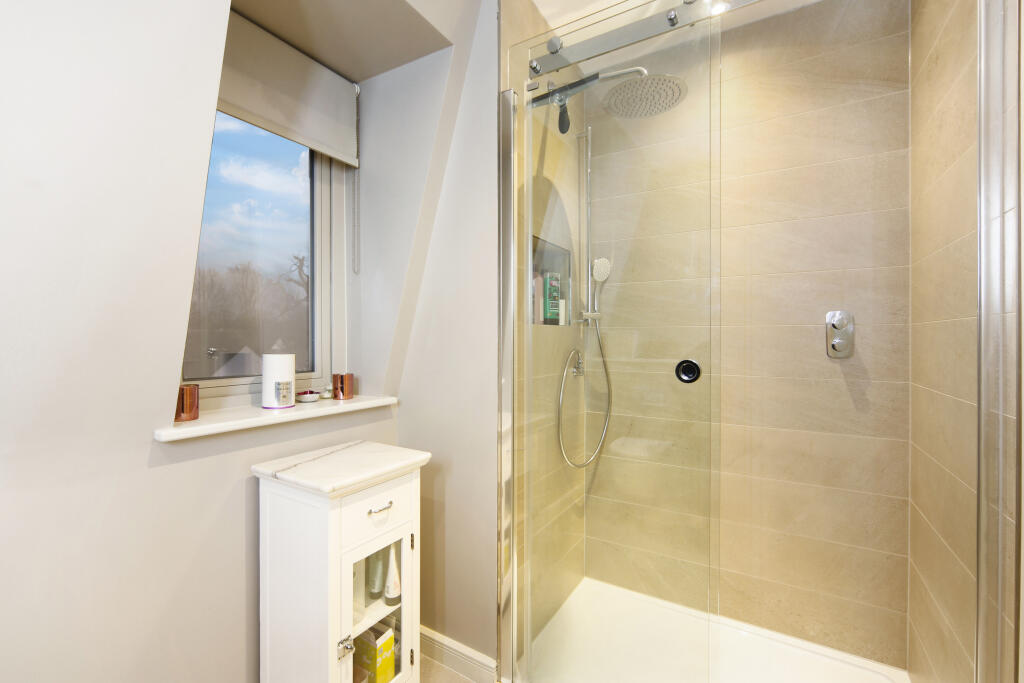 Ph38_1943342-copy2_e