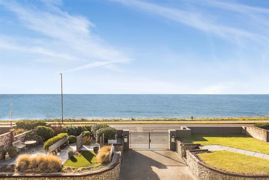 Marine Drive, 221-13.JPG