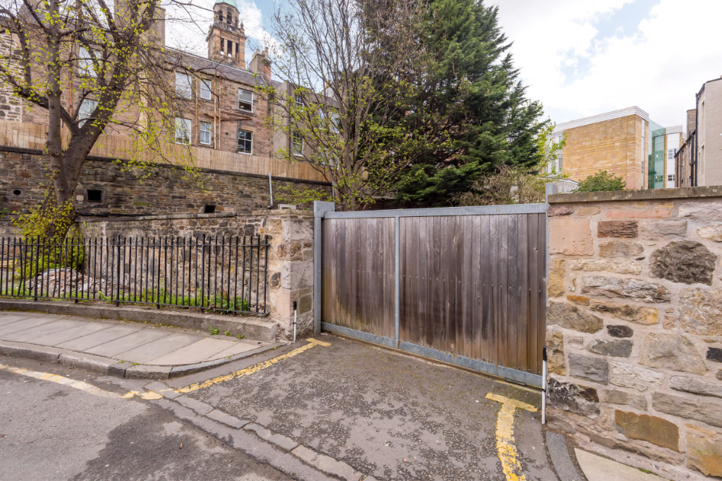 Secure Electric Gate