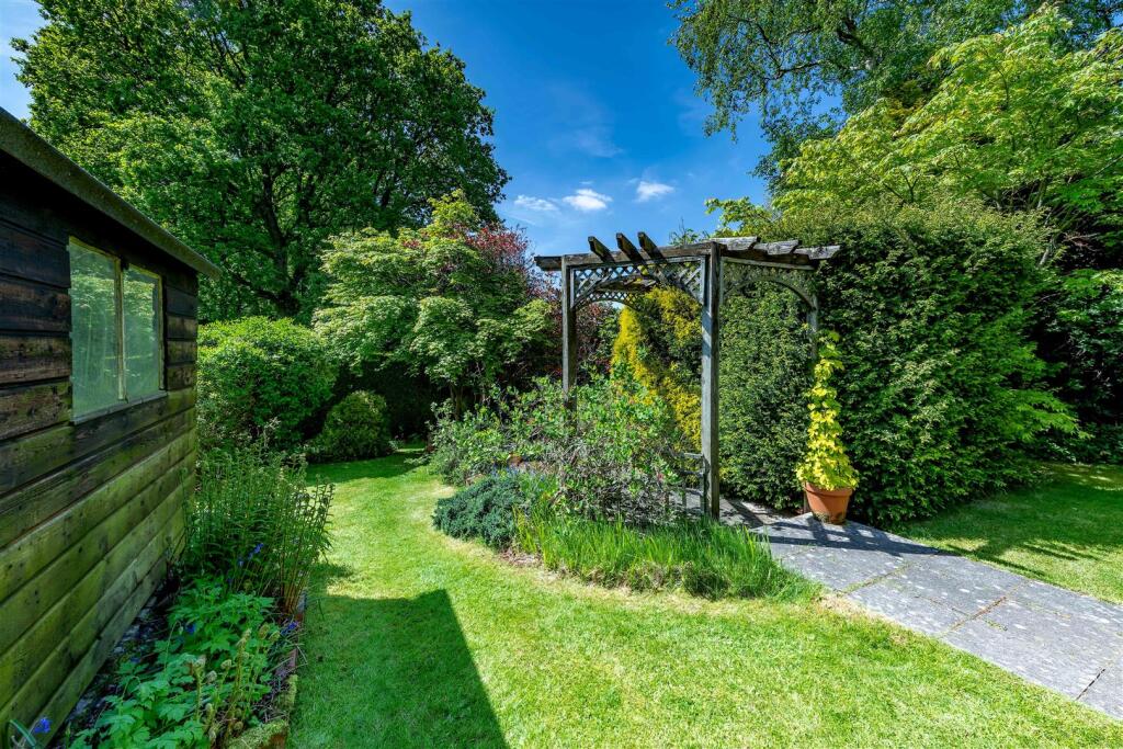 Lowewr garden SAPL4072-20250506-DxO_DeepPRIME XD2s