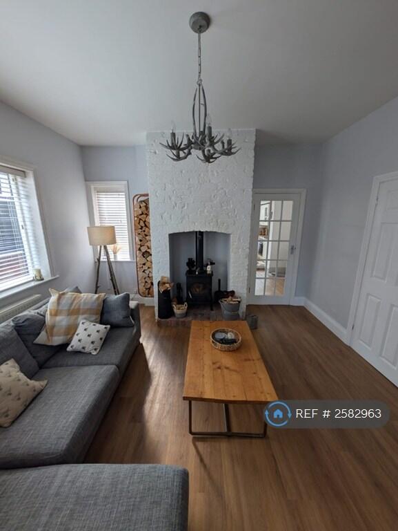 Middle Room Lounge 