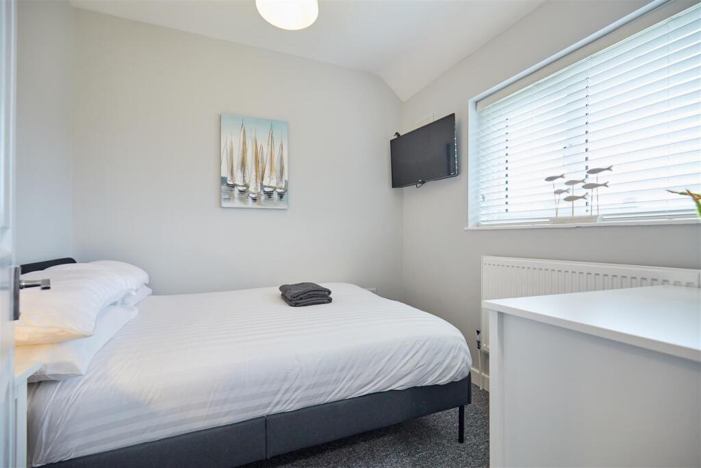 2 Barnesdale Road 24.jpg