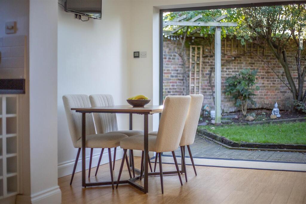 31--LINDEN-CLOSE-0036 copy.jpg