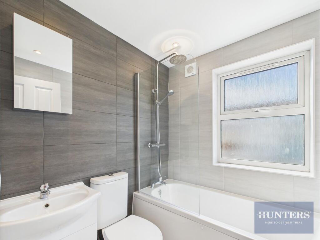Bathroom (F1)