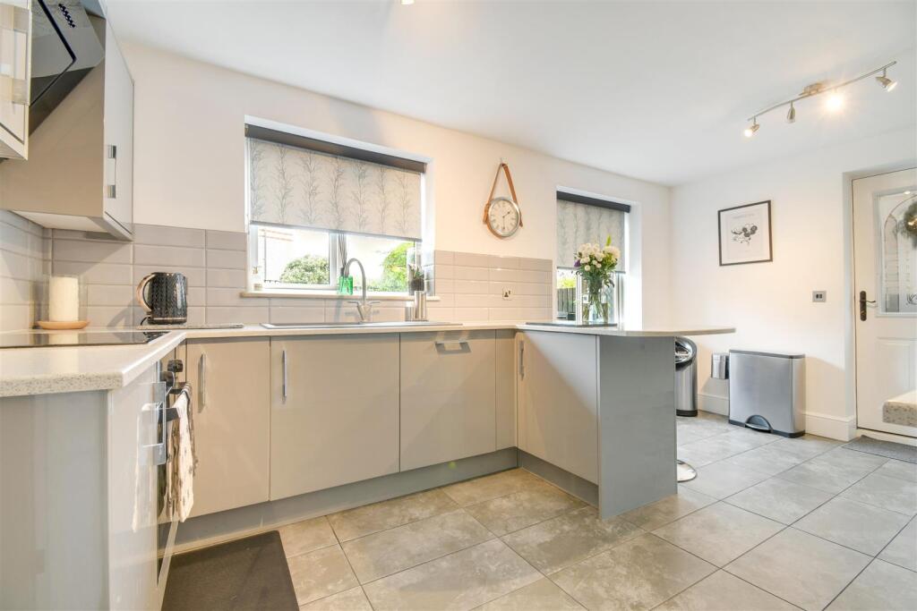 Kitchen breakfast room