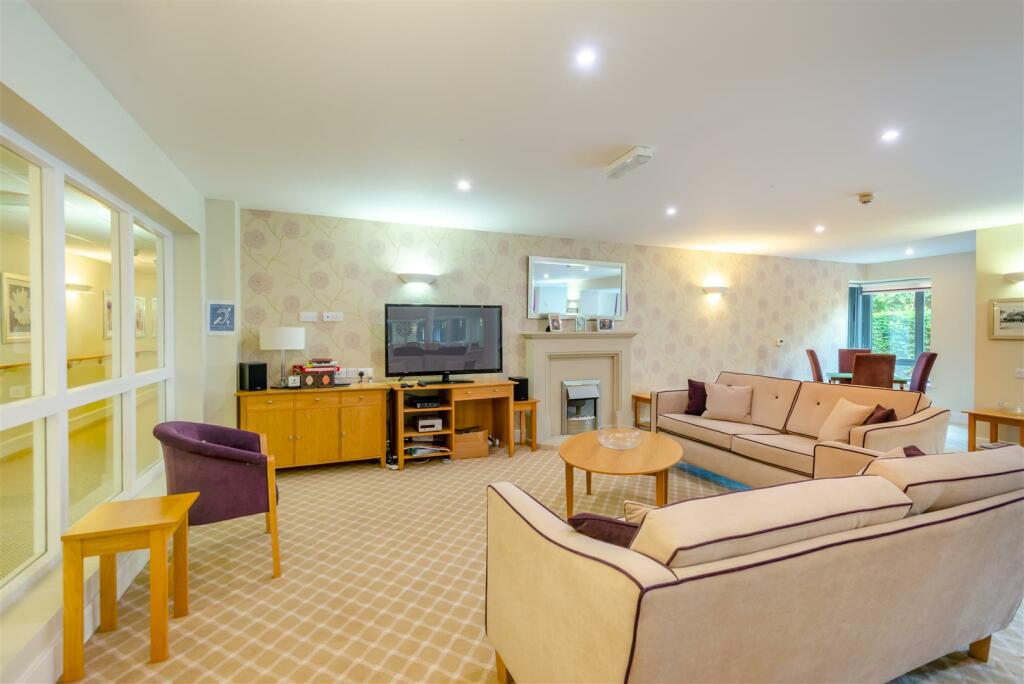 8563431-interior11.jpg