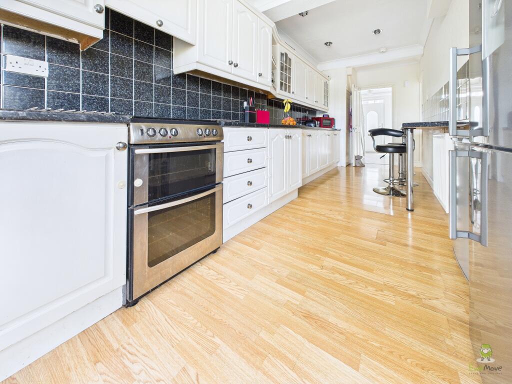 CAM01543G0-PR0155-STILL035