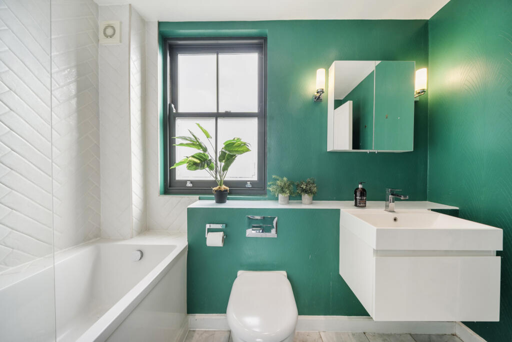 1305255-30-684069...