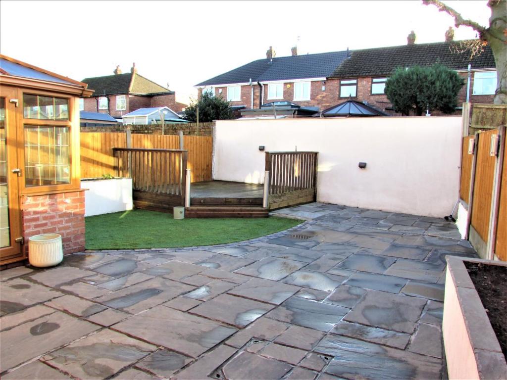 ARE324gdn1.JPG