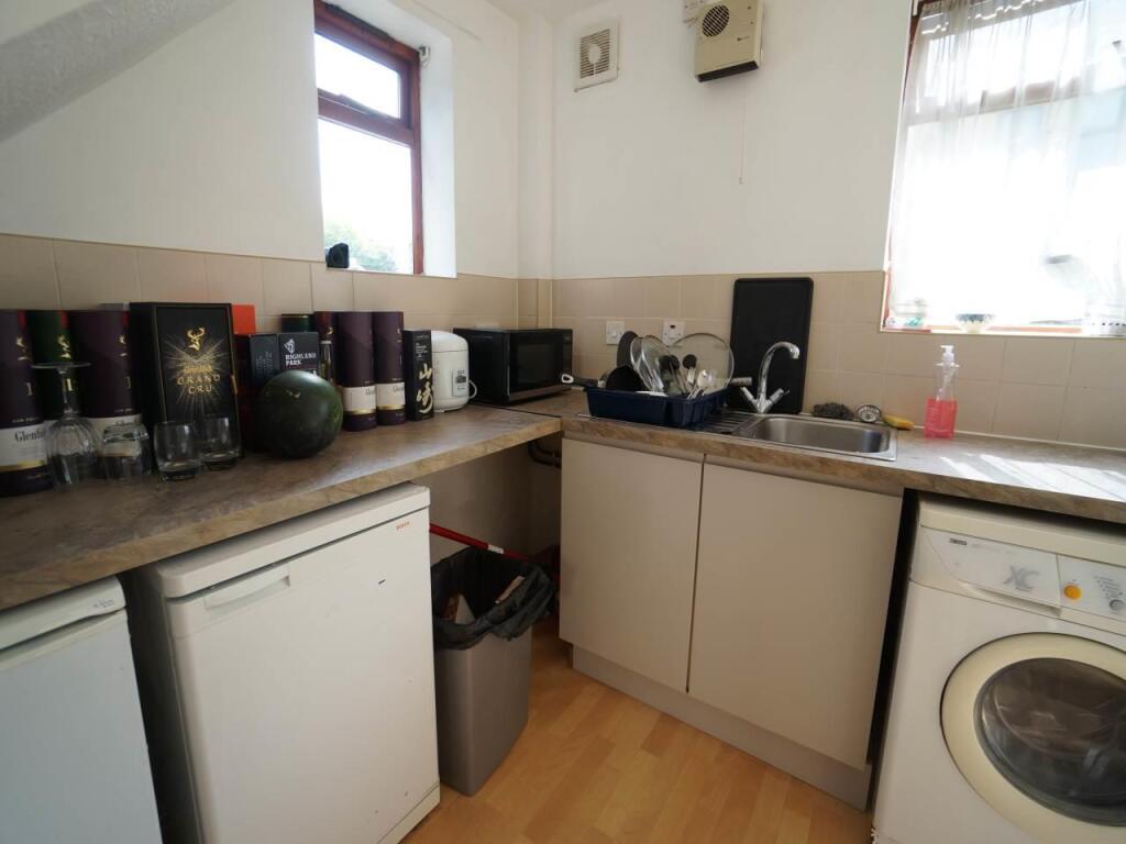 9CraigYDon_Kitchen1.JPG