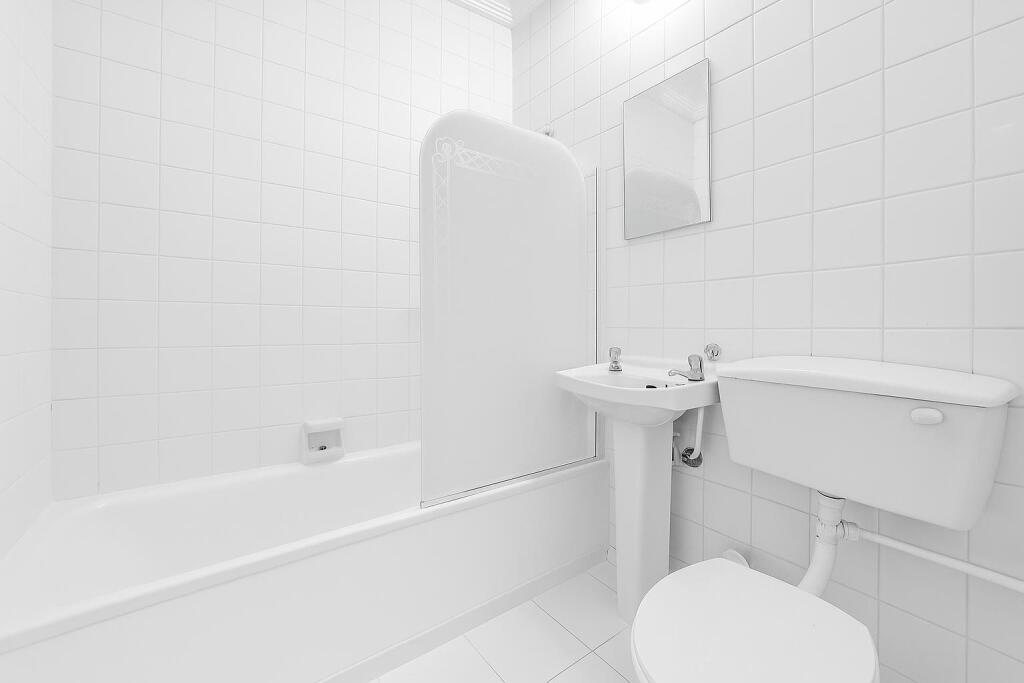 12 a WC no furniture (1).jpg