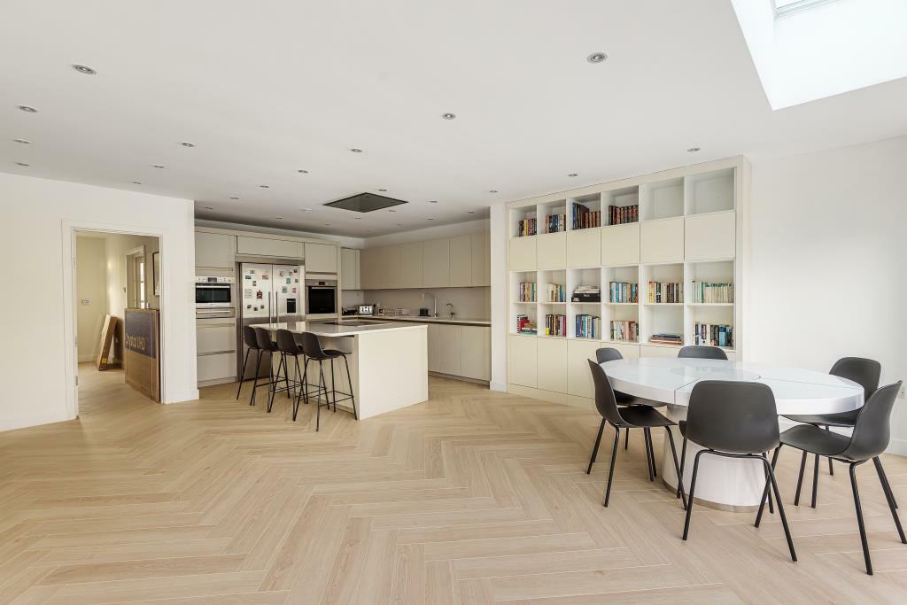 Kitchen/Dining Area
