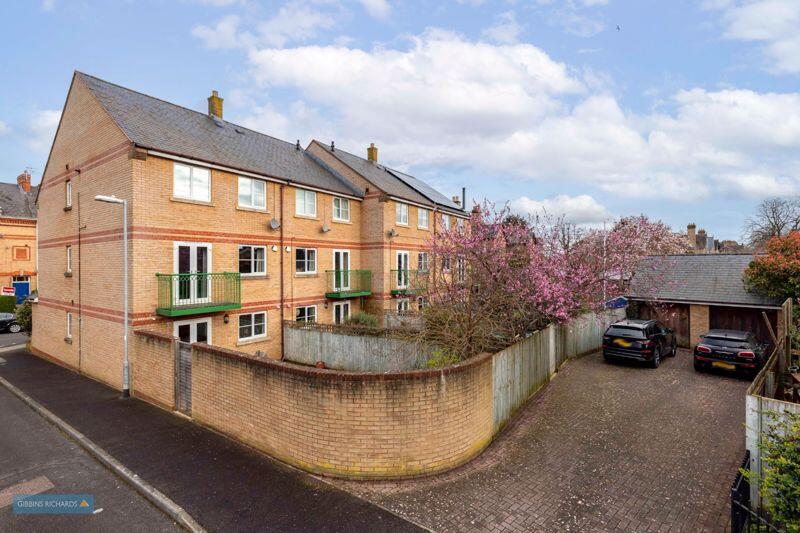 Rear/ Parking / Garage