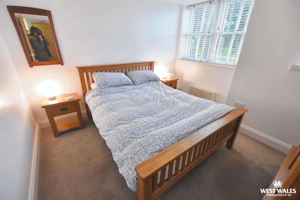 4 - 2025-11-17T124900.629.jpg